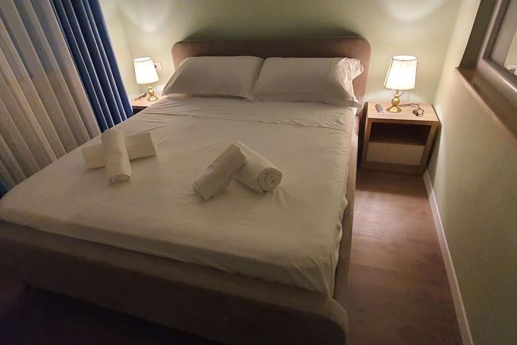 Center Apartment Tiranë Ngoại thất bức ảnh